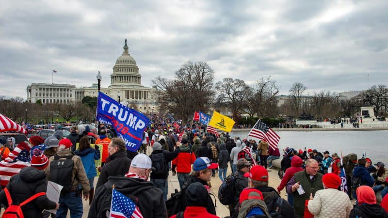 Des-partisans-de-lex-president-Donald-Trump-en-route-pour-le-Capitole-le-6-janvier-2021-a-Washington-957553