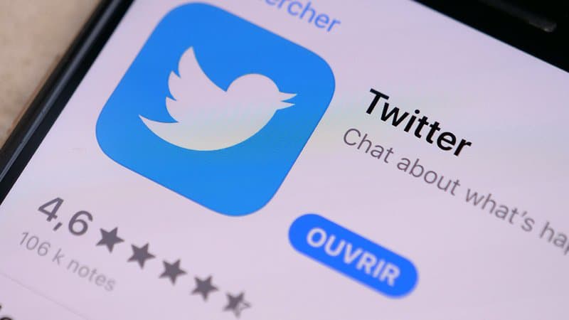 Modération de contenus “illégaux”: la Russie menace de faire disparaître Twitter du pays