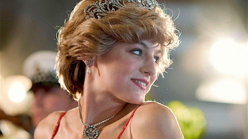 The Crown: sacrée aux Golden Globes, Emma Corrin rend hommage à Diana
