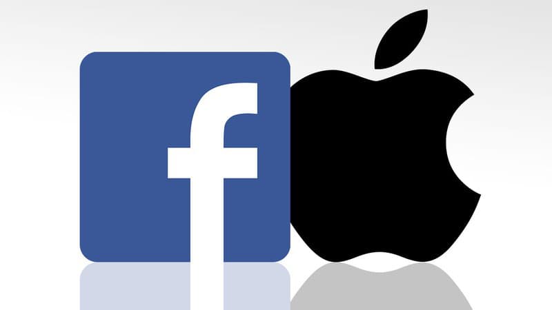 Les-logo-de-Facebook-et-Apple-483692