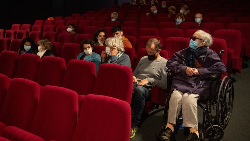 Réouverture des cinémas: plus de 300.000 spectateurs dans les salles obscures pour le premier jour