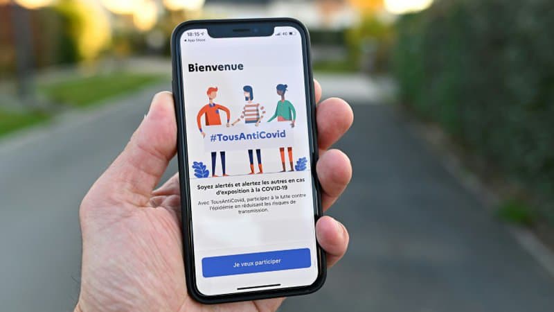La-nouvelle-application-Tous-anti-Covid-sur-un-smartphone-le-22-octobre-2020-a-Rennes-414841