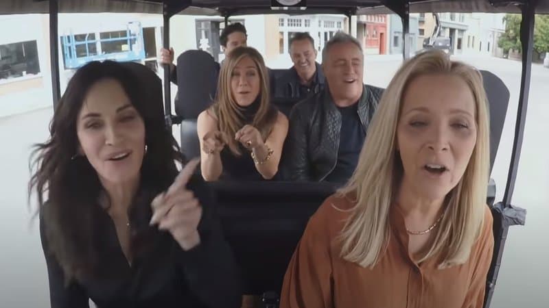 “Carpool Karaoke”: les stars de “Friends” réunies pour chanter le générique de la série