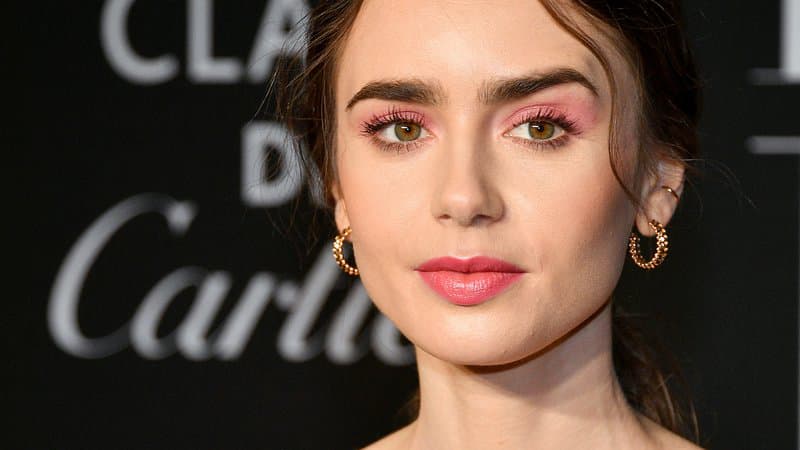 Lily Collins sera l’héroïne d’un film “Polly Pocket” réalisé par Lena Dunham