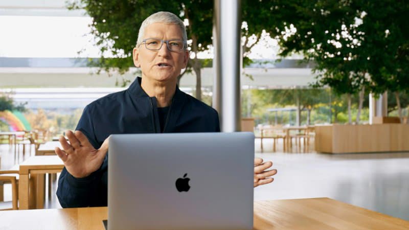 Photo-fournie-par-Apple-du-patron-du-groupe-Tim-Cook-au-siege-de-l-entreprise-a-Cupertino-le-10-novembre-2020-en-Californie-1043234-1