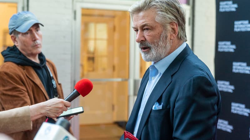 Tir mortel d’Alec Baldwin sur un tournage: deux personnes au cœur de l’enquête