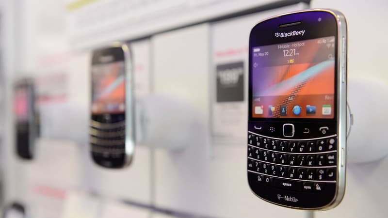 Le-Blackberry-Bold-9900-dans-une-boutique-T-Mobile-a-Los-Angeles-en-2012-1201872