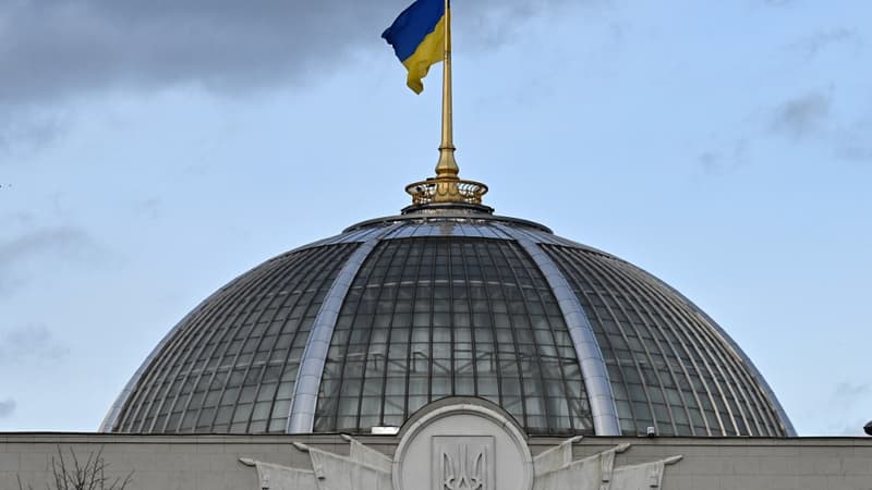 Le-dome-du-Parlement-ukrainien-a-Kiev-Ukraine-1355392