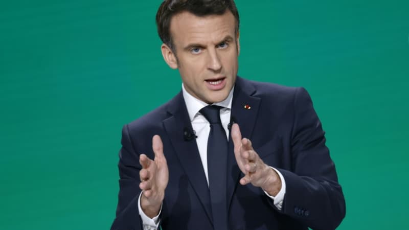 Emmanuel-Macron-le-17-mars-2022-a-Aubervilliers-1372968