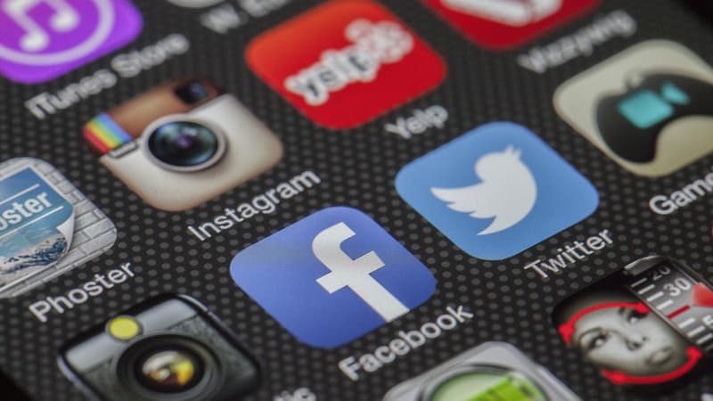 États-Unis: la Cour suprême suspend une loi texane anti “censure” sur les réseaux sociaux