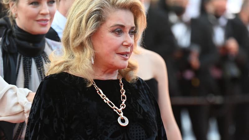 Première photo de Catherine Deneuve en Bernadette Chirac pour le film “La Tortue”