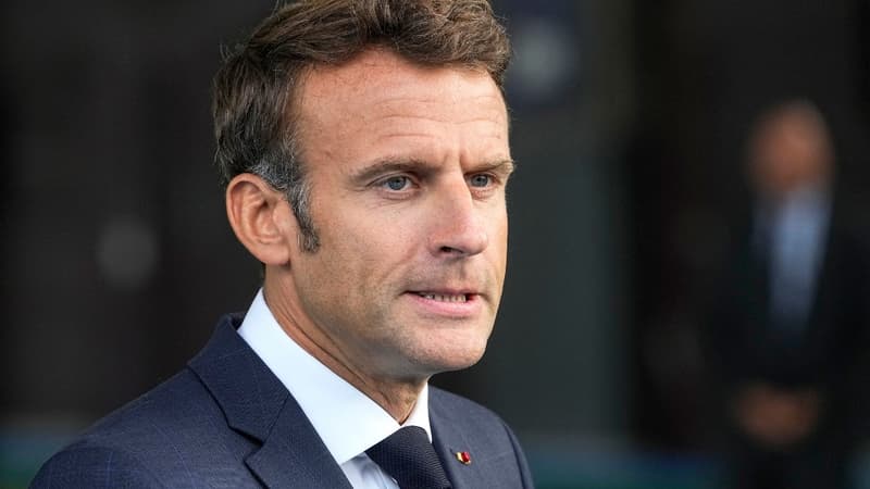 Emmanuel Macron étrille les réseaux sociaux, terrain de jeu des “colporteurs et falsificateurs”