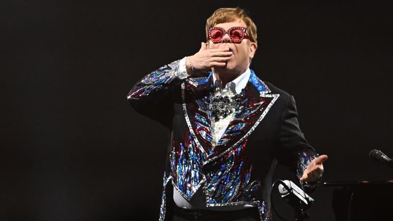 Elton John annonce son départ de Twitter et critique les “récents changements” sur la plateforme