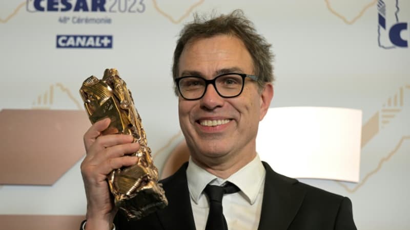 Dominik-Moll-realisateur-de-La-Nuit-du-12-remporte-six-prix-dont-le-Cesar-du-meilleur-film-et-celui-du-meilleur-realisateur-lors-des-Cesar-a-l-Olympia-a-Paris-le-24-fevrier-2023-1585064