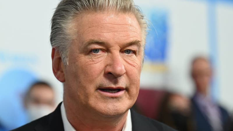 Tir fatal d’Alec Baldwin: l’acteur accuse les procureures de violer ses “droits constitutionnels”