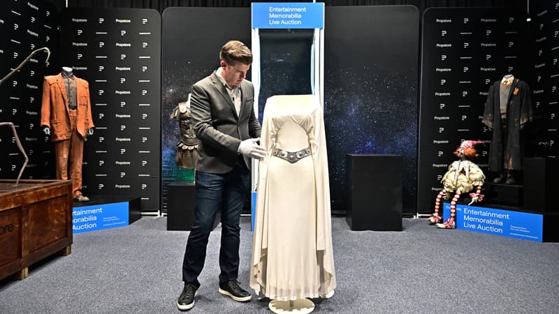 La robe de Leia portée par Carrie Fisher dans “Star Wars: Un nouvel espoir” aux enchères