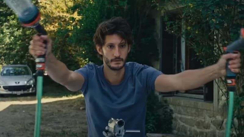 “Le Livre des solutions”: Pierre Niney en cinéaste déjanté dans le trailer du nouveau film de Gondry