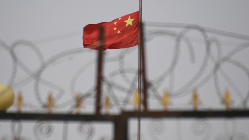 Le-drapeau-chinois-flotte-au-dessus-d-un-batiment-a-Yangisar-dans-la-province-du-Xinjiang-en-Chine-le-4-juin-2019-1473727