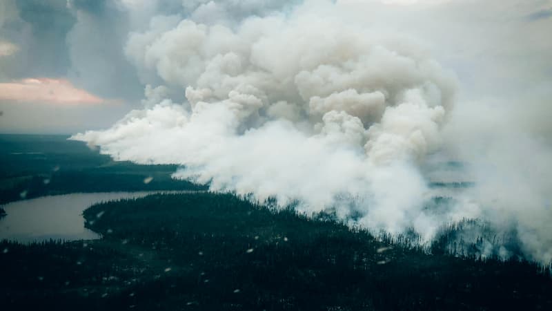 Photo-d-un-important-feu-de-foret-au-Quebec-dans-l-ouest-du-Canada-prise-le-14-juillet-2023-1680198