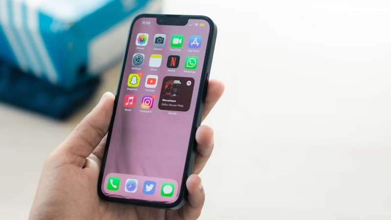 Dans un marché des smartphones en berne, Apple tire son épingle du jeu