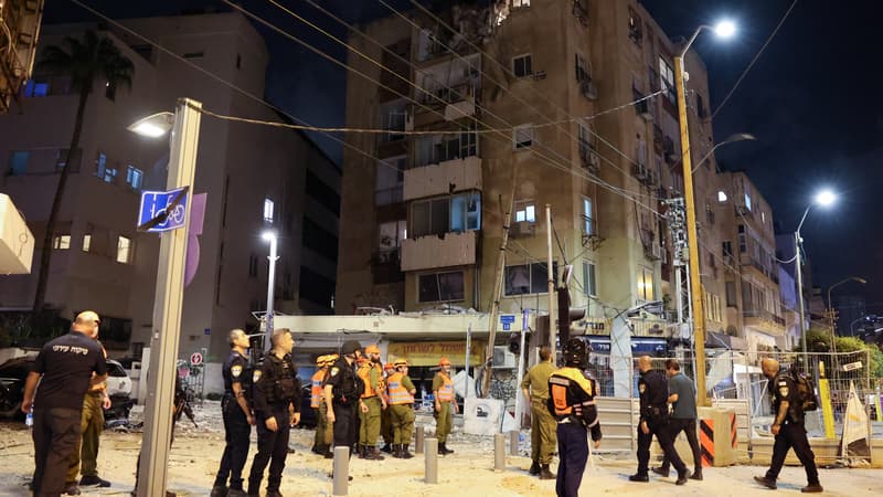 Des-forces-de-securites-israeliennes-apres-l-explosion-d-une-roquette-a-Tel-Aviv-le-7-octobre-2023-1722863