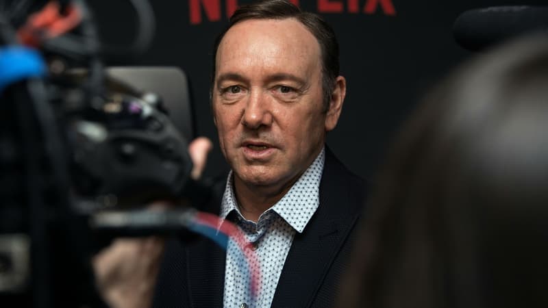 Ruiné, Kevin Spacey fond en larmes et dit devoir payer des “millions” de dollars en frais juridiques