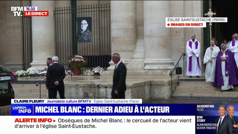 Le-cercueil-de-Michel-Blanc-entre-dans-l-eglise-Saint-Eustache-1954056