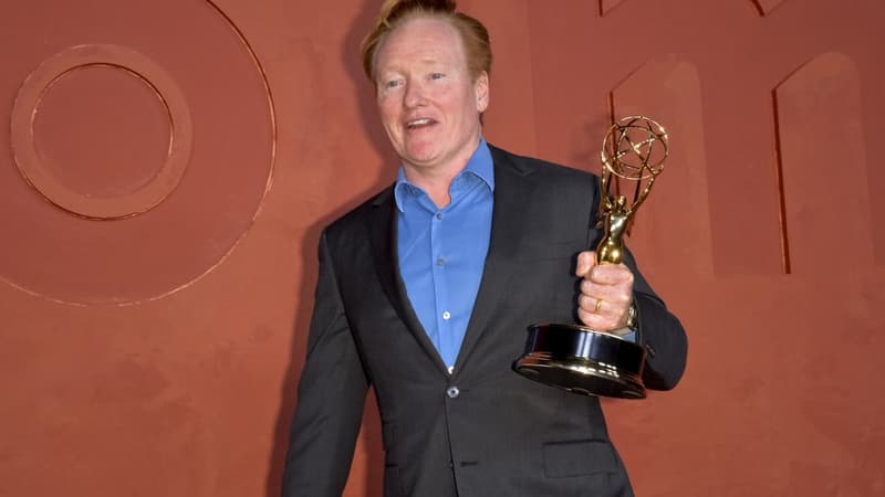 L-animateur-Conan-O-Brien-avec-son-Emmy-Award-le-15-septembre-2024-1977382