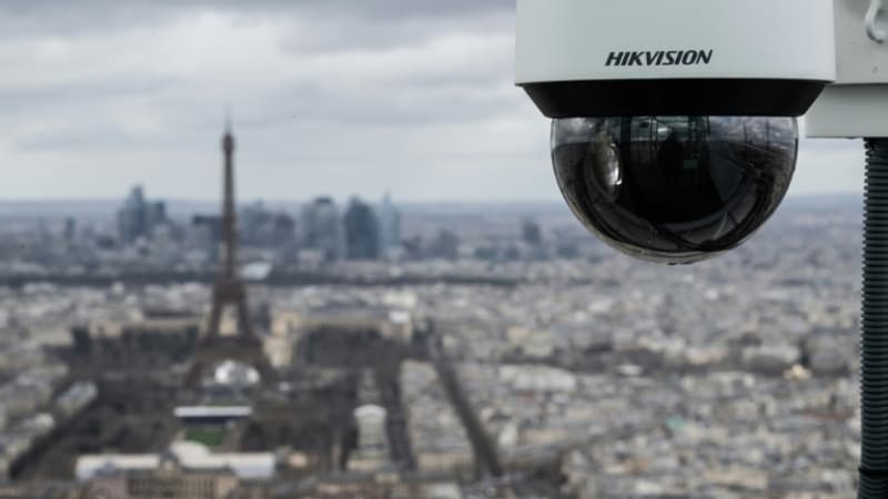 Une-camera-de-videosurveillance-a-Paris-le-23-fevrier-2024-1841493