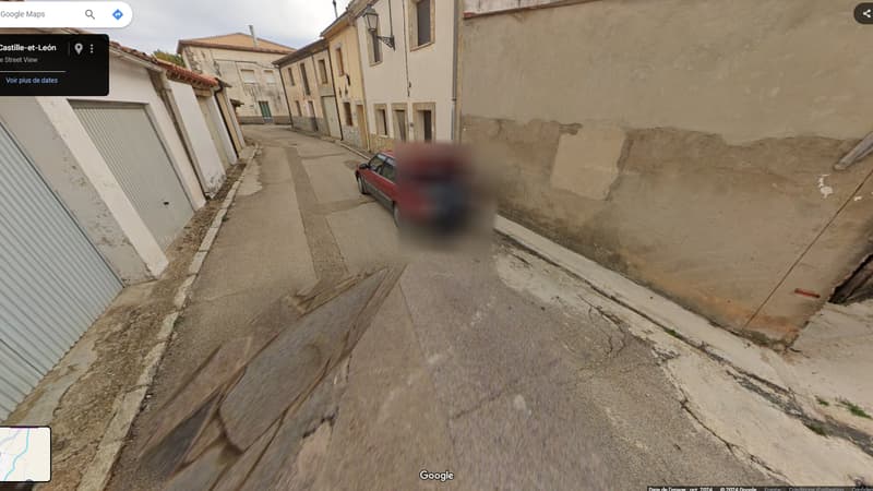 Un-cliche-floute-de-Google-Street-View-dans-les-rues-de-Tajueco-Espagne-en-octobre-2024-2000020