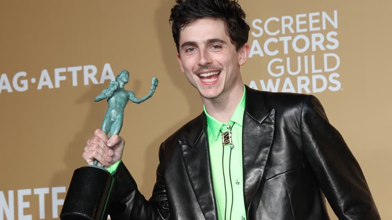 Timothee-Chalamet-le-23-fevier-aux-SAG-Awards-avec-son-prix-du-meilleur-acteur-2038992