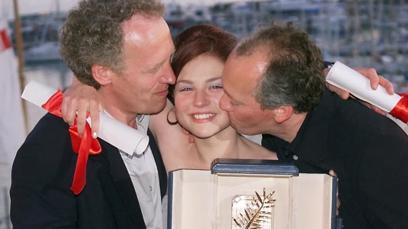 Emilie-Dequenne-et-les-freres-Dardenne-le-23-mai-1999-au-Festival-de-Cannes-apres-avoir-remporte-la-Palme-d-or-et-le-prix-d-interpretation-feminine-2050960