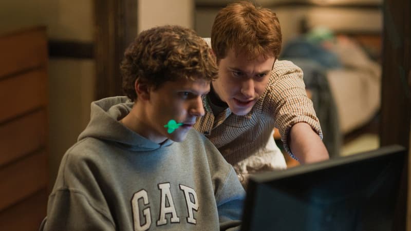 Jesse-Eisenberg-et-Joseph-Mazzello-dans-The-Social-Network-en-2010-2103705