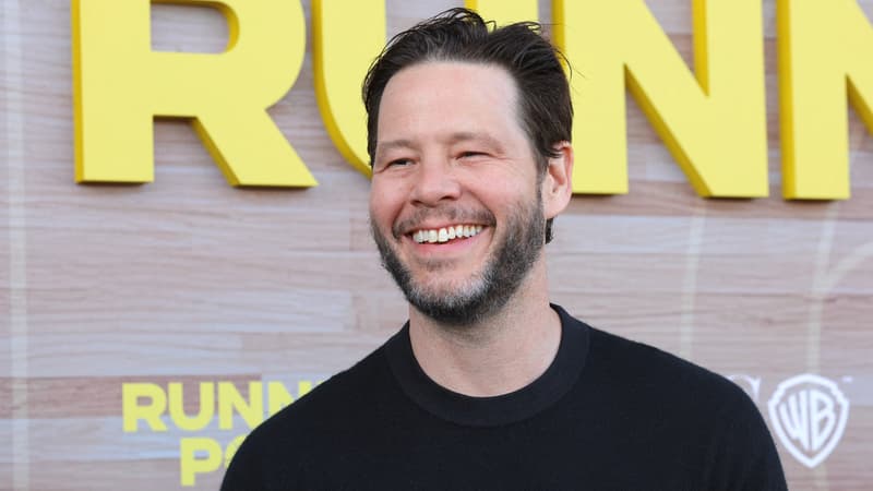 Ike-Barinholtz-2115396