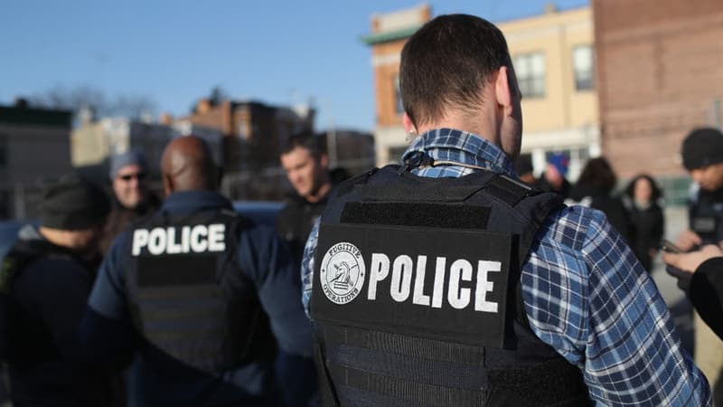 Des-agents-de-l-Immigration-and-Customs-Enforcement-ICE-des-Etats-Unis-le-11-avril-2018-dans-le-quartier-de-Brooklyn-a-New-York-photo-d-illustration-2019929