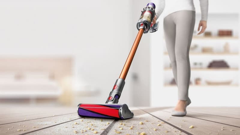 Dyson-fait-une-offre-de-rentree-a-ne-pas-manquer-sur-son-mythique-aspirateur-V10-2132278