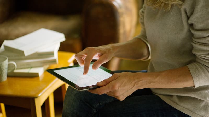 “Je m’inquiète plus pour lui en ligne que pour mon fils de 11 ans”: quand les grands-parents sont (aussi) touchés par l’addiction aux écrans