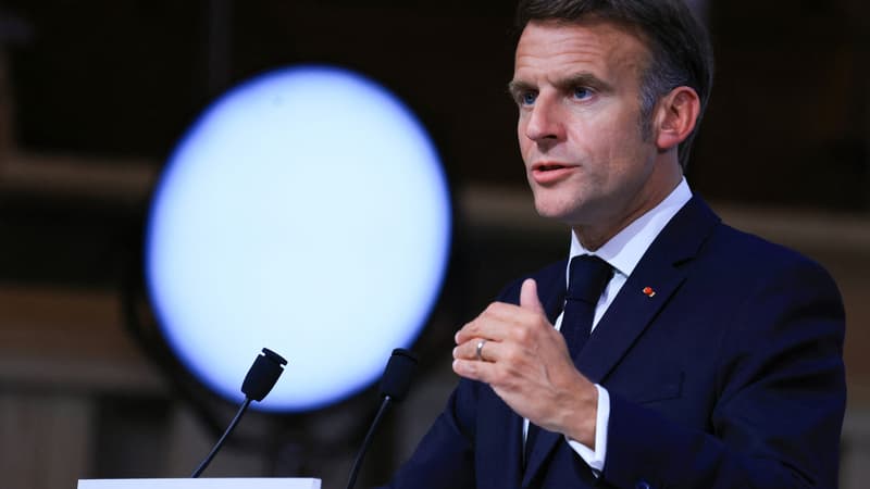 Emmanuel Macron veut mieux réguler l’IA pour éviter qu’elle ne “tombe dans les mains de régimes autoritaires” et ne devienne une menace pour “notre cybersécurité ou nos sociétés”