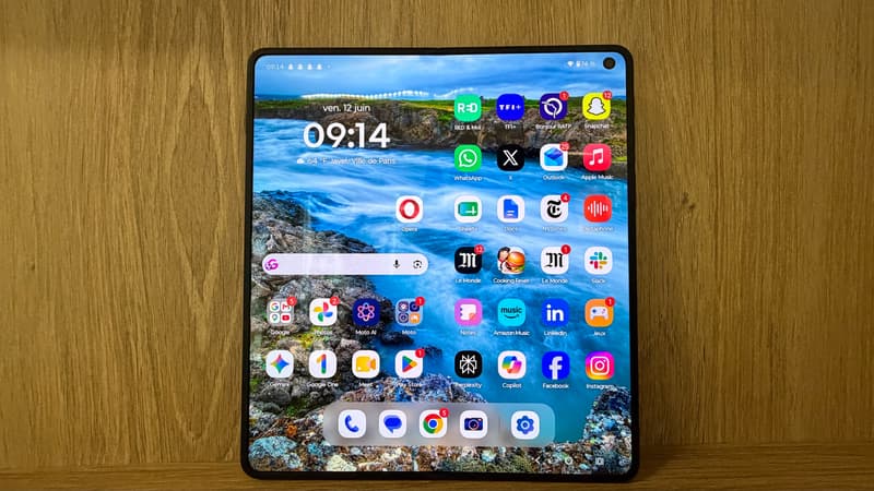 Test du Motorola Razr Fold: ce smartphone design et pliant a tout pour faire oublier le Samsung Galaxy Fold, roi historique du genre