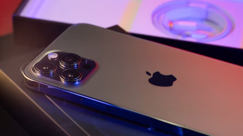 Monstre-de-puissance-cet-iPhone-14-Pro-Max-se-vend-par-palettes-sur-ce-site-et-son-prix-en-est-la-raison-2320993