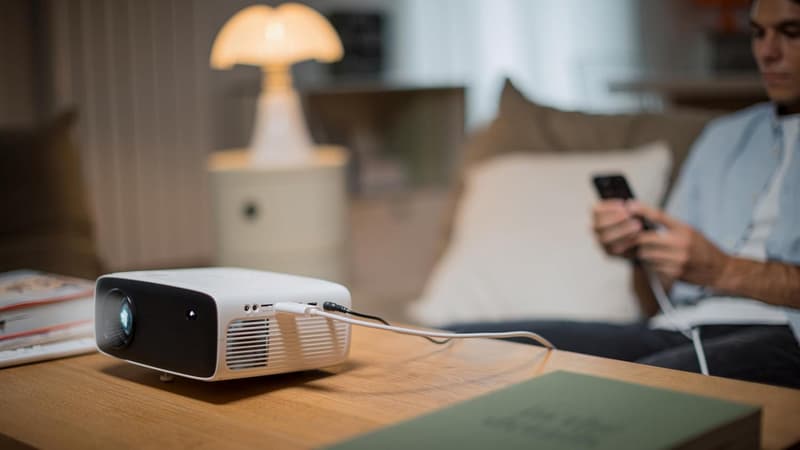 Voici-les-8-meilleurs-mini-videoprojecteurs-pour-transformer-votre-chambre-en-salle-de-cinema-2326712