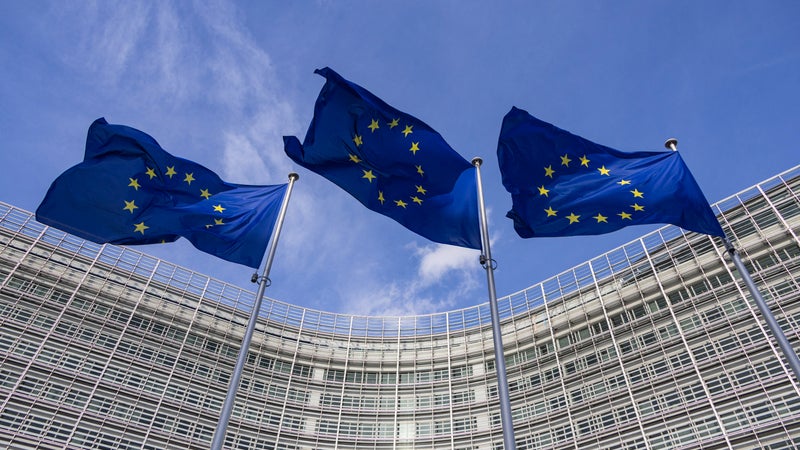 “Notre but est de garantir qu’en Europe l’IA soit conçue, lancée et utilisée de manière sûre et transparente”: l’UE commence à exercer ses nouveaux pouvoirs d’investigation sur les principales entreprises d’intelligence artificielle