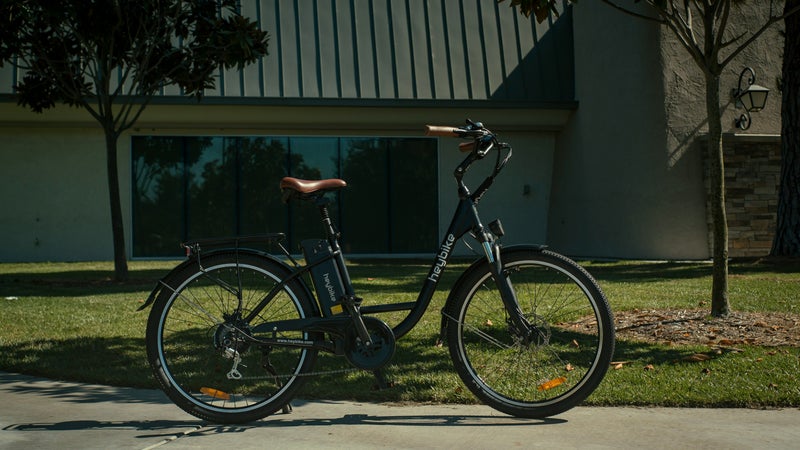 Erreur de prix ou offre de rentrée ? Ce vélo électrique est à prix ahurissant chez Intersport