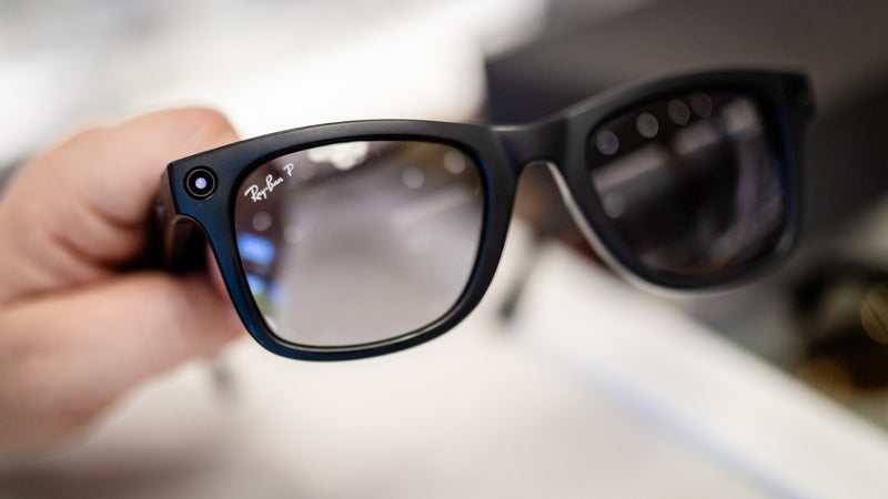 Meta ouvre la chasse aux lunettes connectées altérées pour cacher l’utilisation de leur appareil photo: au moins 700.000 unités pourraient ainsi être désactivées par une simple mise à jour