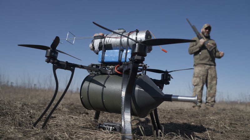 “Starlink est extrêmement efficace pour attaquer un radar ou un système sol-air”: mais depuis quelque temps, les connexions sont désactivées au-delà de 160 km/h, freinant les drones ukrainiens
