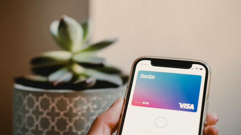 Depuis qu’ils ont découvert comment éviter la fraude, des milliers de Français utilisent les cartes éphémères de Revolut
