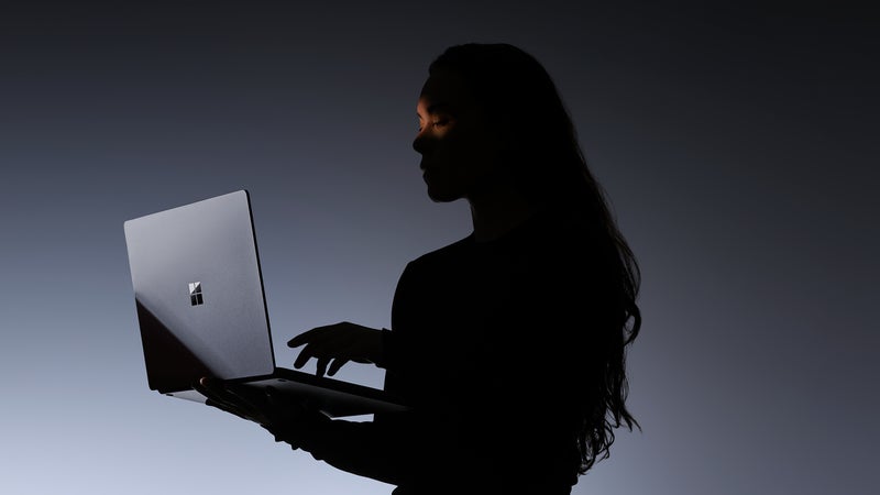 Microsoft dévoile le Surface Laptop Ultra, son ultraportable sous Windows animé par Nvidia, conçu pour “travailler, créer et jouer” et taillé pour avoir l’IA en son cœur